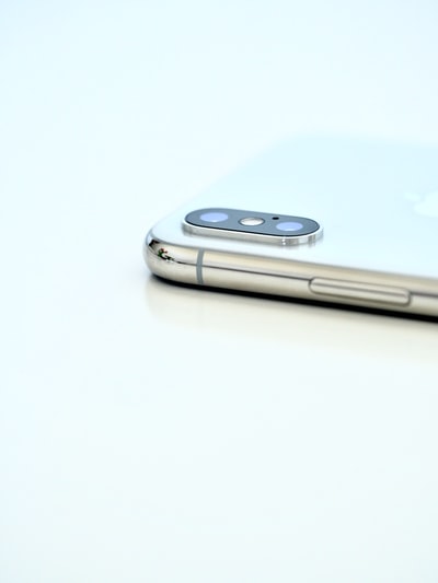 银色iPhone X